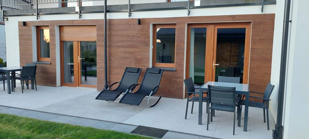 Un ensemble de deux chaises à bascule de jardin Orlando Garden Point