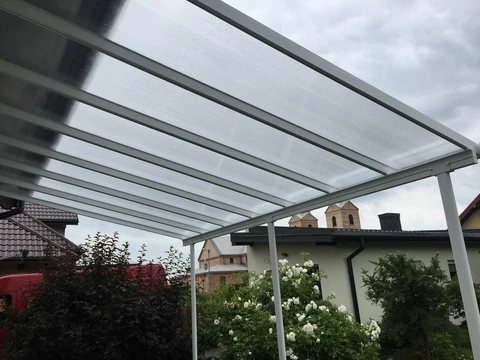 Abri de terrasse en aluminium Sierra Palram