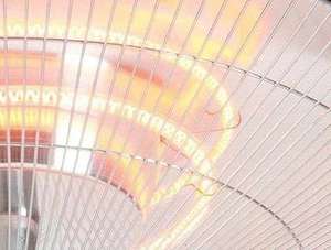 Deux lampes halogènes    offre une surface de chau